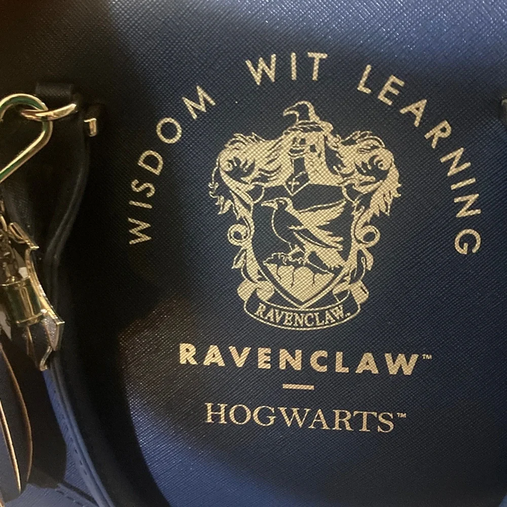 Harry Potter Ravenclaw Hogwarts Blue pocketbook - Wisdom With Learning Tote NWT